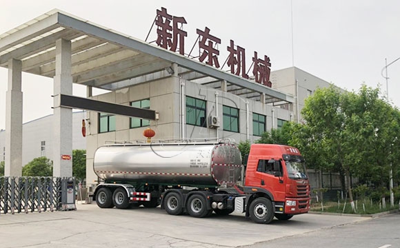 半挂冷<a href=http://ngc.xdqj.com/ target=_blank class=infotextkey>鲜奶运输车</a>